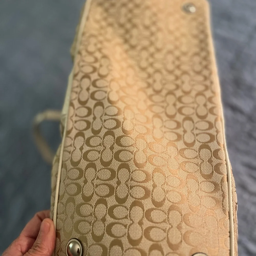 Coach Devin Beige Signature Shoulder Bag
